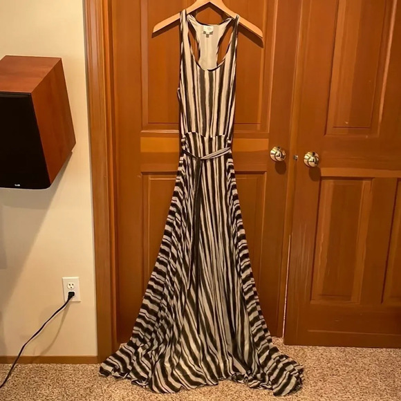 NWOT Parker woman’s long sundress in black and cream. - Picture 2 of 11